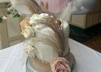 Flamboyant wedding cake with feathers balloons and flowers
